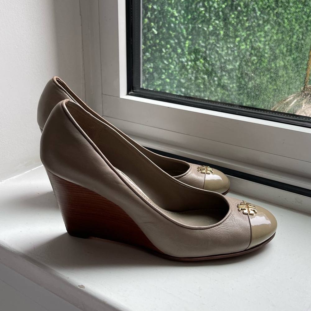 Tory Burch sally closed toe wedge pumps - very lightly worn size 9